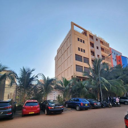 Hotel Les Fleurettes 瓦加杜古 外观 照片